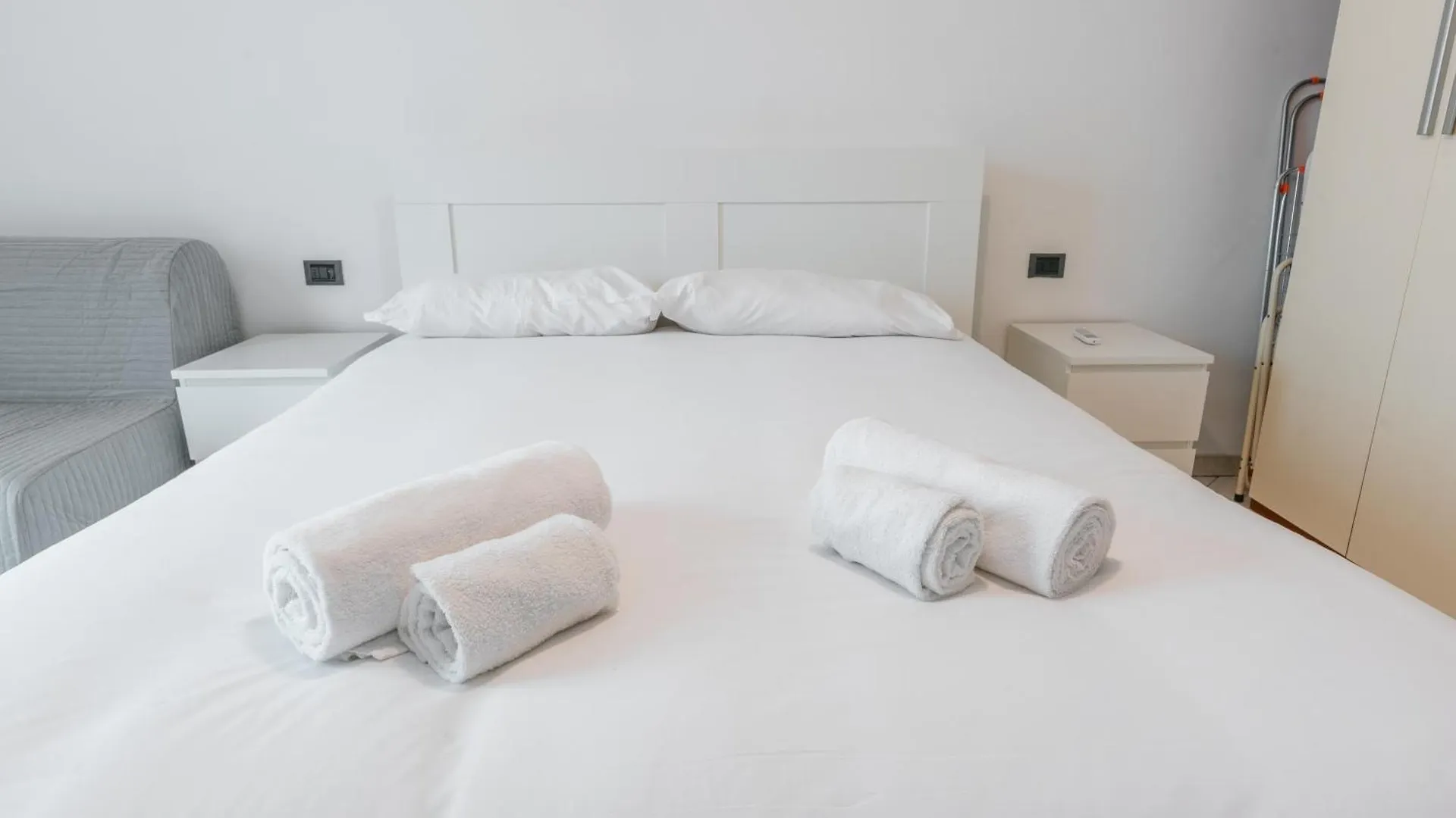Ihost Apartment - De Andreis 11 Milaan