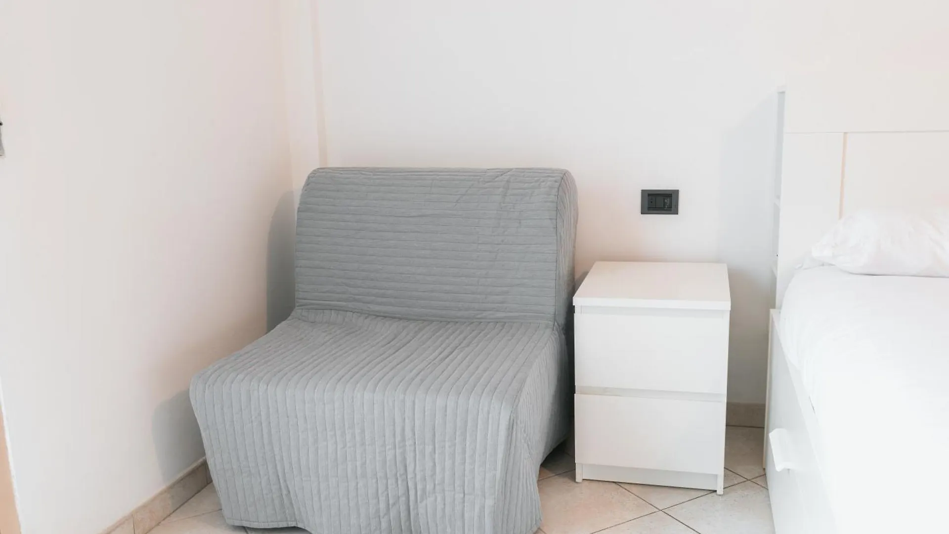 Ihost Apartment - De Andreis 11 Milan 0*,  Italy